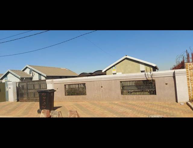 2 BEDROOM HOUSE FOR SALE IN PROTEA GLEN